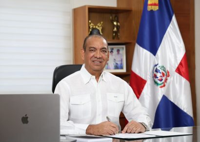 Deligne Ascención asume vicepresidencia ejecutiva del PRM