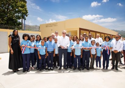 Presidente Abinader inaugura Liceo Eliseo Viola tras 15 años de espera en San Juan