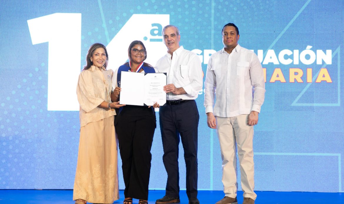 Abinader encabeza graduación de 1,156 jóvenes de Oportunidad 14-24 en la región Sur