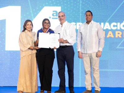 Abinader encabeza graduación de 1,156 jóvenes de Oportunidad 14-24 en la región Sur