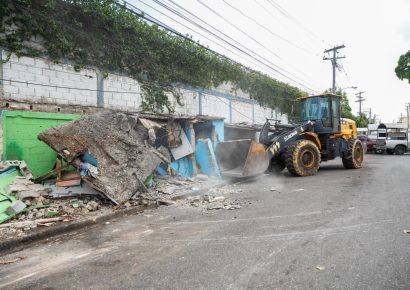 Alcaldía del DN recupera espacios públicos en Los Mártires y Máximo Gómez