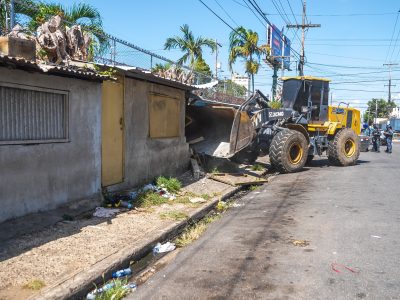 Alcaldía del Distrito Nacional demuele siete estructuras y recupera espacios públicos en Cristo Rey