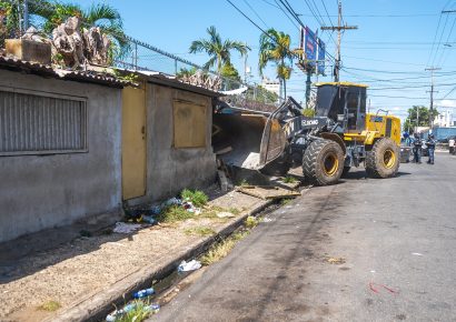 Alcaldía del Distrito Nacional demuele siete estructuras y recupera espacios públicos en Cristo Rey