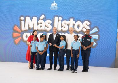 Abinader llama a estudiantes a aprovechar el nuevo año escolar y destaca importancia de la educación