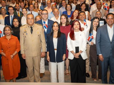 Faride Raful encabeza juramentación de nuevos dominicanos y destaca compromiso con la patria