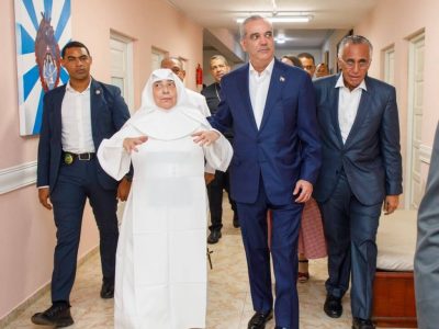 Abinader visita Hogar de Ancianos San Francisco de Asís tras remozamiento de sus instalaciones