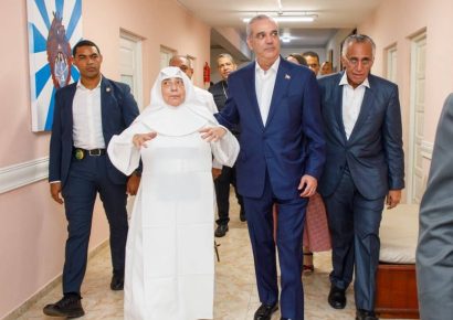 Abinader visita Hogar de Ancianos San Francisco de Asís tras remozamiento de sus instalaciones