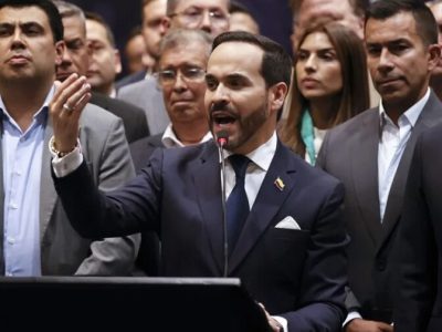Abelardo de la Espriella asume presidencia con promesa de mano dura