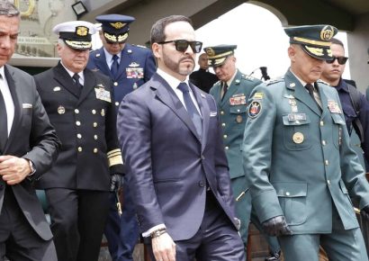 De la Espriella ordena a militares combatir crimen y guerrilla
