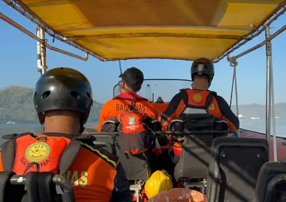 Indonesia amplía la búsqueda de cinco desaparecidos tras incendio de turístico en Bali