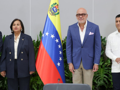 Oposición y chavismo prevén reanudar diálogo político en Venezuela a mediados de septiembre