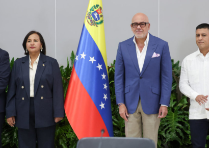 Oposición y chavismo prevén reanudar diálogo político en Venezuela a mediados de septiembre