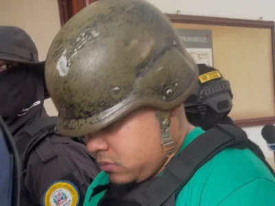 Querella revela que ‘Nino Dólar’ conducía sin licencia