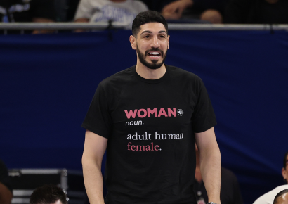 Enes Kanter Freedom escribió una carta exigiendo respuestas a la WNBA tras ser expulsado de un partido