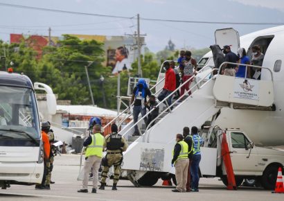 Deportaciones de haitianos desde EE. UU. elevan preocupación en República Dominicana