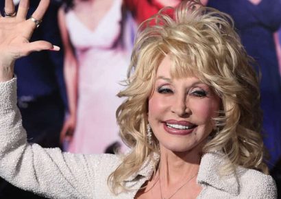 Trump ordena banderas a media asta por la muerte de Dolly Parton
