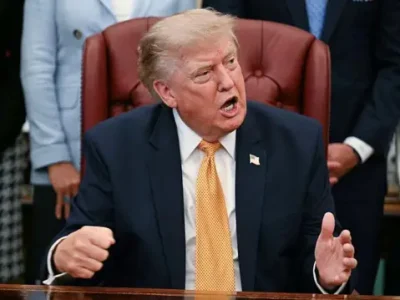 Trump impone un arancel del 15 % al material esencial para fabricar paneles solares y semiconductores