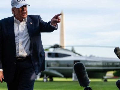 Marine One rozó avión comercial en espacio aéreo de Washington