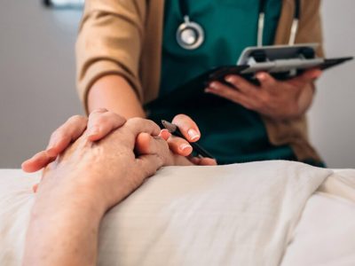 Francia aprueba el derecho a la muerte asistida para pacientes con enfermedades incurables