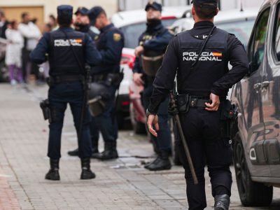 Policía española arresta a traficantes que transportaban migrantes desde Ceuta a la península
