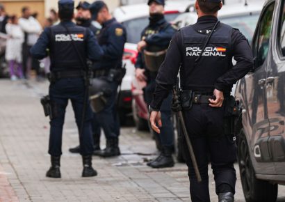 Policía española arresta a traficantes que transportaban migrantes desde Ceuta a la península