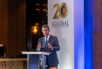 Leonel Fernández destaca aporte del IGLOBAL al país al celebrar 20 años y más de 1,600 egresados de maestrías y doctorados