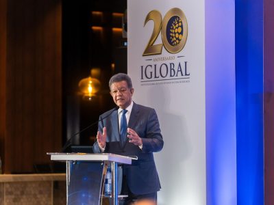 Leonel Fernández destaca aporte del IGLOBAL al país al celebrar 20 años y más de 1,600 egresados de maestrías y doctorados