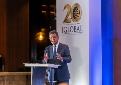 Leonel Fernández destaca aporte del IGLOBAL al país al celebrar 20 años y más de 1,600 egresados de maestrías y doctorados
