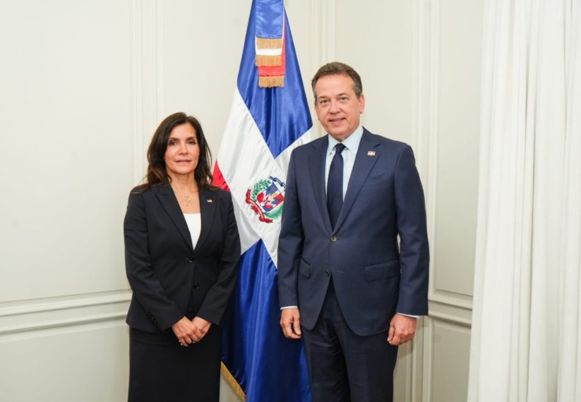 Canciller recibe a embajadora de EE.UU. para reforzar cooperación