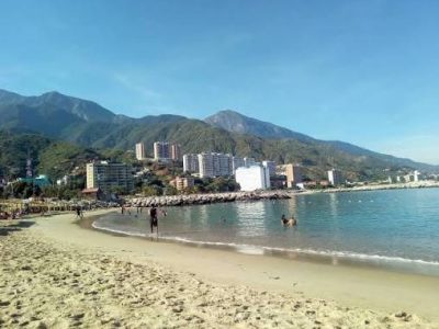 Gobernador de La Guaira mantiene playas restringidas tras terremotos