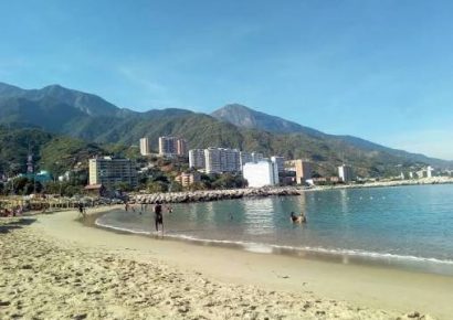 Gobernador de La Guaira mantiene playas restringidas tras terremotos