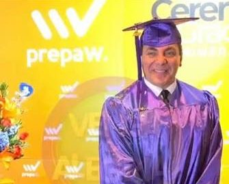 Cristian Castro se gradúa de bachiller y planea ingresar a la UNAM