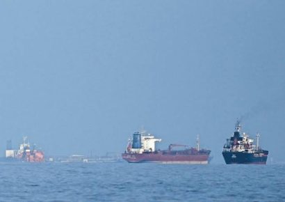 Estados Unidos crea una ruta marítima secreta para sacar millones de barriles de petróleo por Ormuz, según Axios