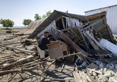 Terremoto de 7,7 en Indonesia deja 83 fallecidos y más de 111.000 evacuados