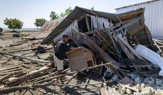 Terremoto de 7,7 en Indonesia deja 83 fallecidos y más de 111.000 evacuados