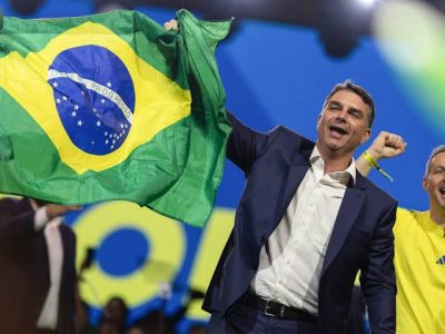 Flávio Bolsonaro promete amnistiar a su padre si gana las elecciones de Brasil
