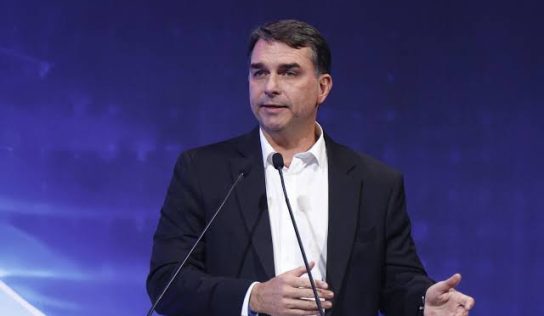 Flávio Bolsonaro propone crear 500.000 nuevas plazas carcelarias en Brasil inspirado en el modelo de Bukele