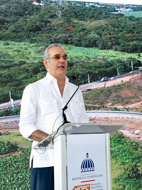 Abinader inaugura obras por RD$800 millones en Sur