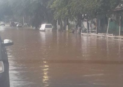 Lluvias desbordan río El Valle y causan caos en Caracas