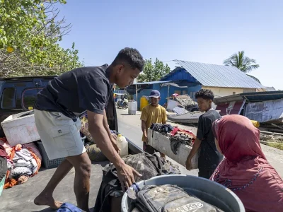 Indonesia eleva a 70 los muertos tras devastador terremoto y deja más de 22.000 desplazados
