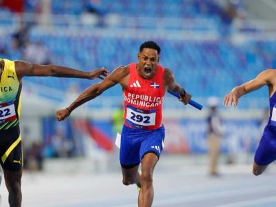 RD rompe récord y gana oro en relevo 4×100 masculino