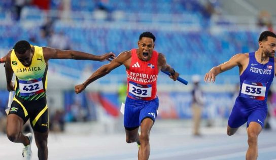 RD rompe récord y gana oro en relevo 4×100 masculino