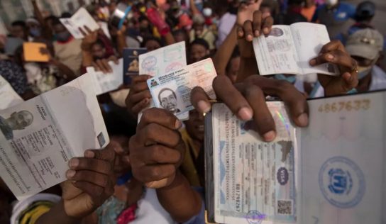 Tribunal federal anula suspensión de visados de inmigrante