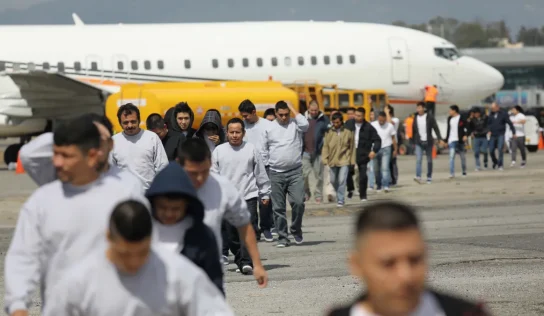 Trump intensifica las deportaciones y traslada a migrantes de Cuba y Afganistán a África