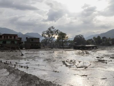 Inundaciones en Nepal y Tíbet dejan 160 muertos y cientos desaparecidos