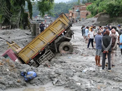 Nepal eleva a 768 los muertos por la riada y busca a más de 3.000 desaparecidos