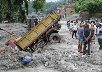 Nepal eleva a 768 los muertos por la riada y busca a más de 3.000 desaparecidos