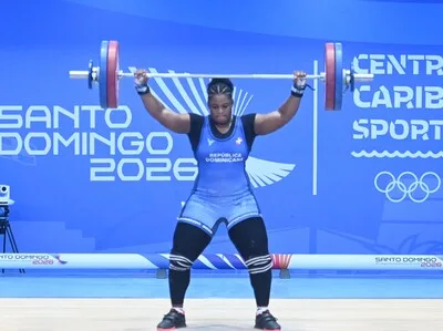 Crismery Santana suma plata y bronce en halterofilia