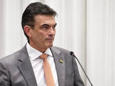 Presidente de Bolivia Rodrigo Paz destituye al ministro de Economía luego de ser censurado por el Parlamento