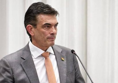 Presidente de Bolivia Rodrigo Paz destituye al ministro de Economía luego de ser censurado por el Parlamento